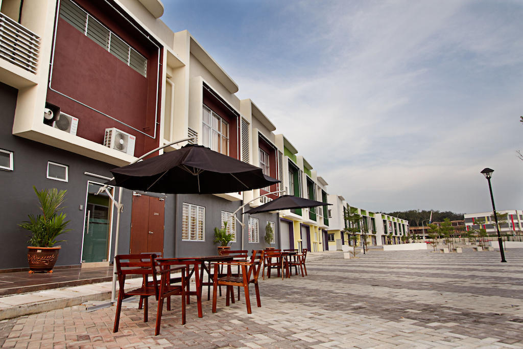 Sri Enstek Hotel Klia, Klia 2 & F1 Sepang Exterior foto